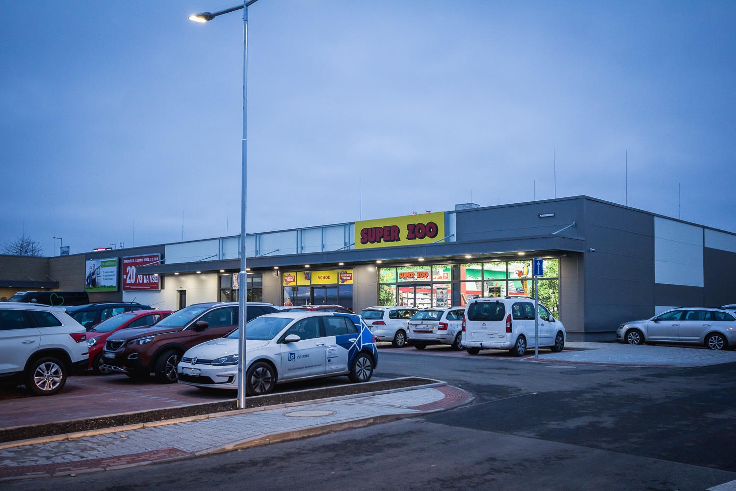 Praha 13 – Retail Park Bucharova - Hochbau