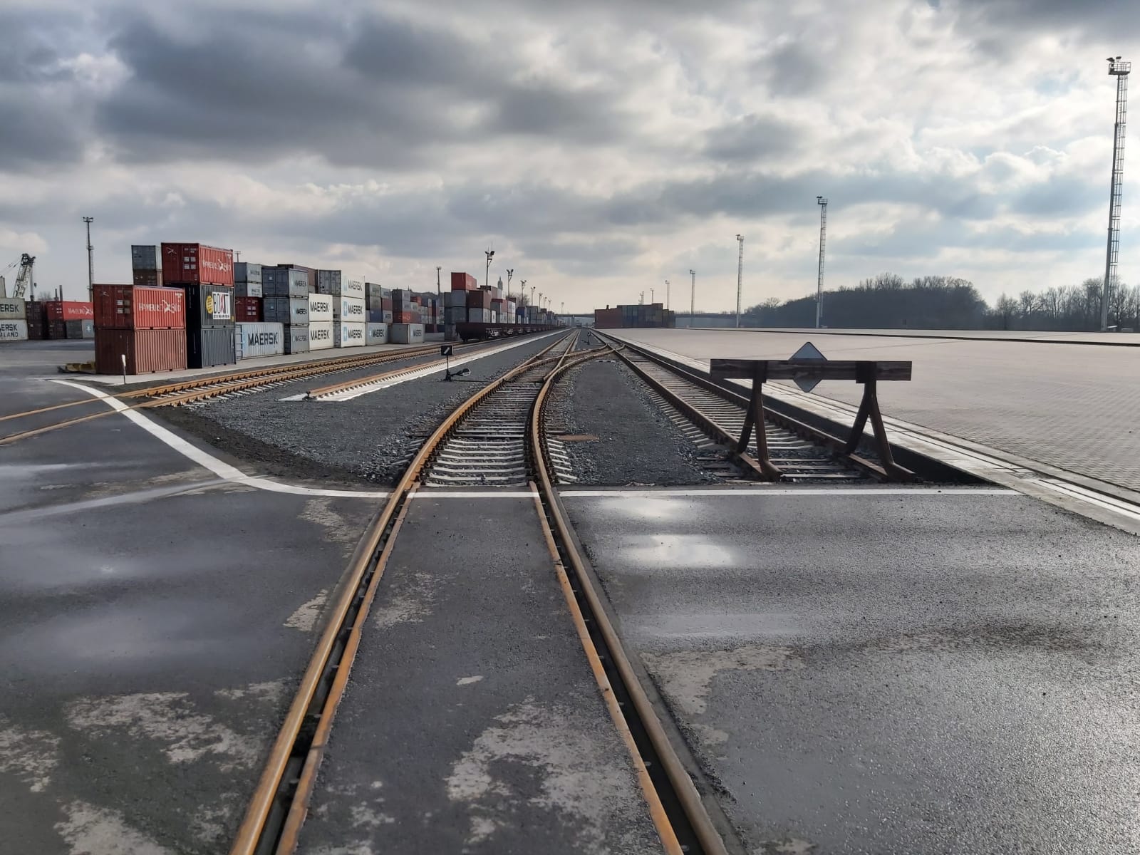 Mělník – ekologizace kontejnerového terminálu - Straßen- und Brückenbau