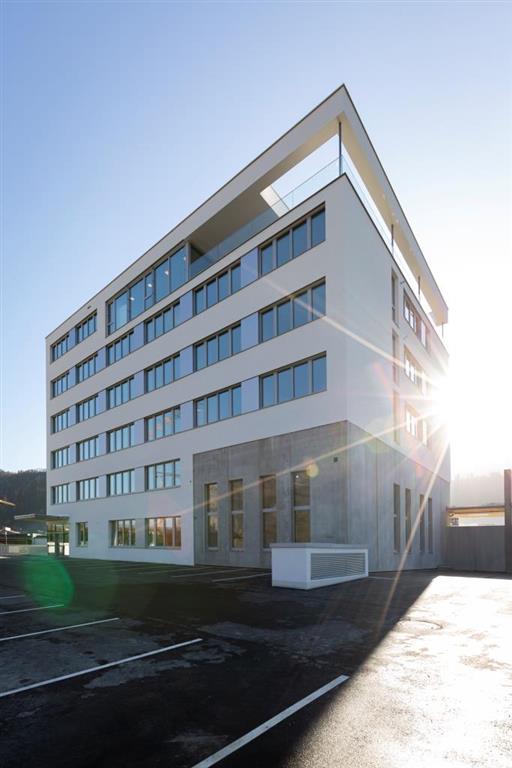 Hauptgebäude In Zirl (Medium)