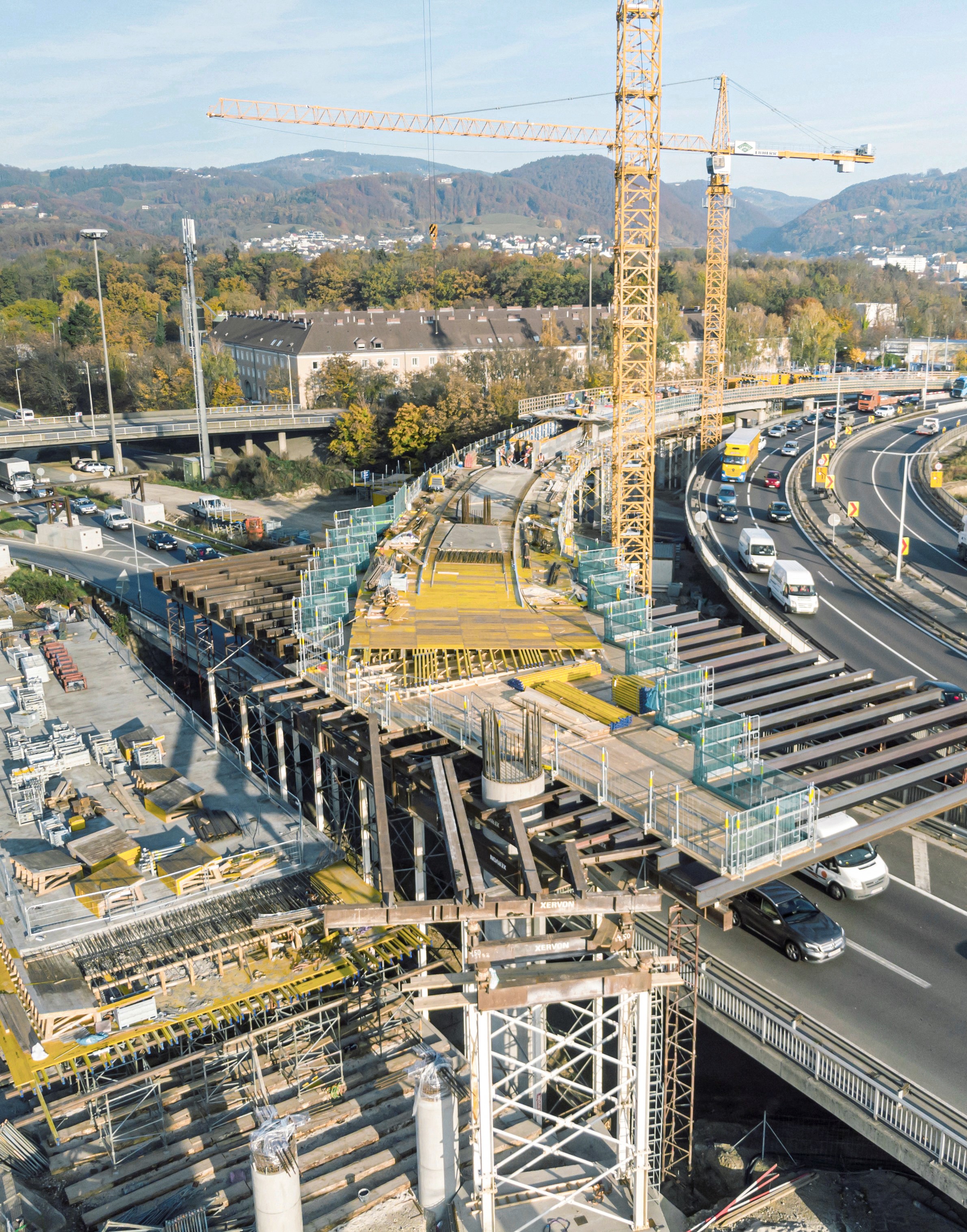 Mehr über Referenzprojekte im persönlichen Gespräch - Straßen- und Brückenbau