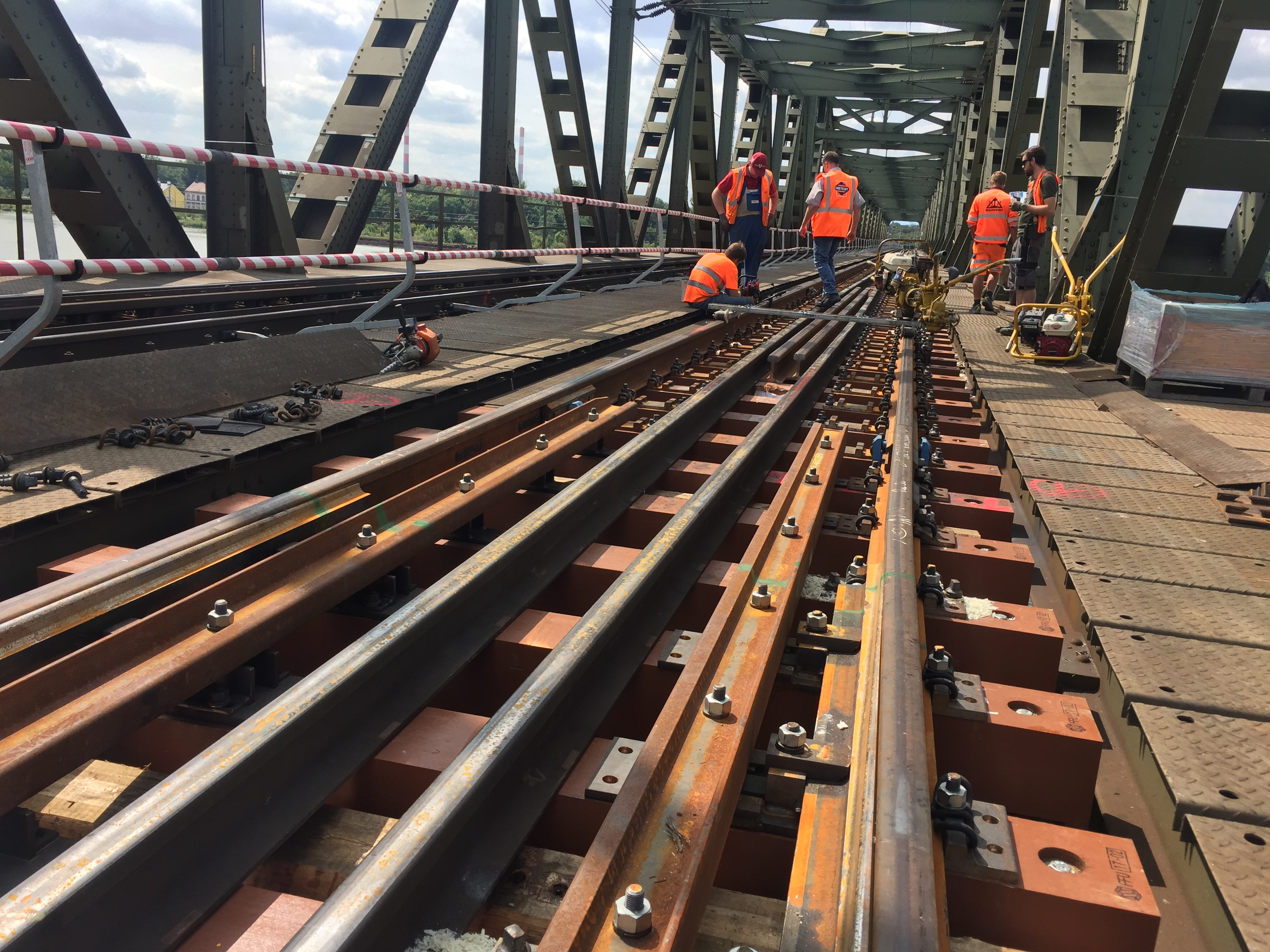 Brückenholztausch FFU Ostbahnbrücken - Bahnbau