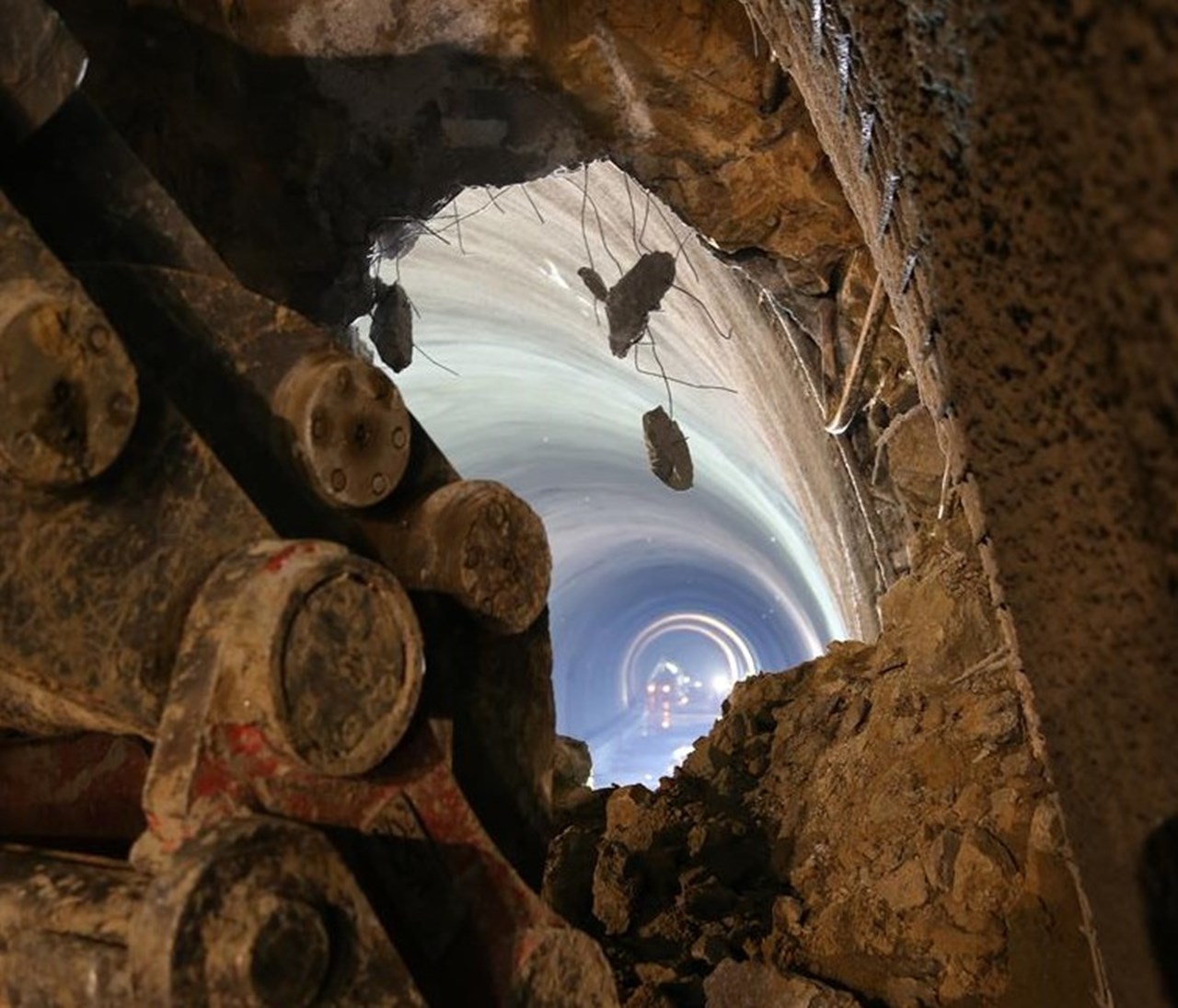 Erster Blick Von Der Ost Auf Die Westseite Der Nordröhre (Medium) 1 Erster Blick Von Der Ost Auf Die Westseite Der Nordröhre (Medium) 1
