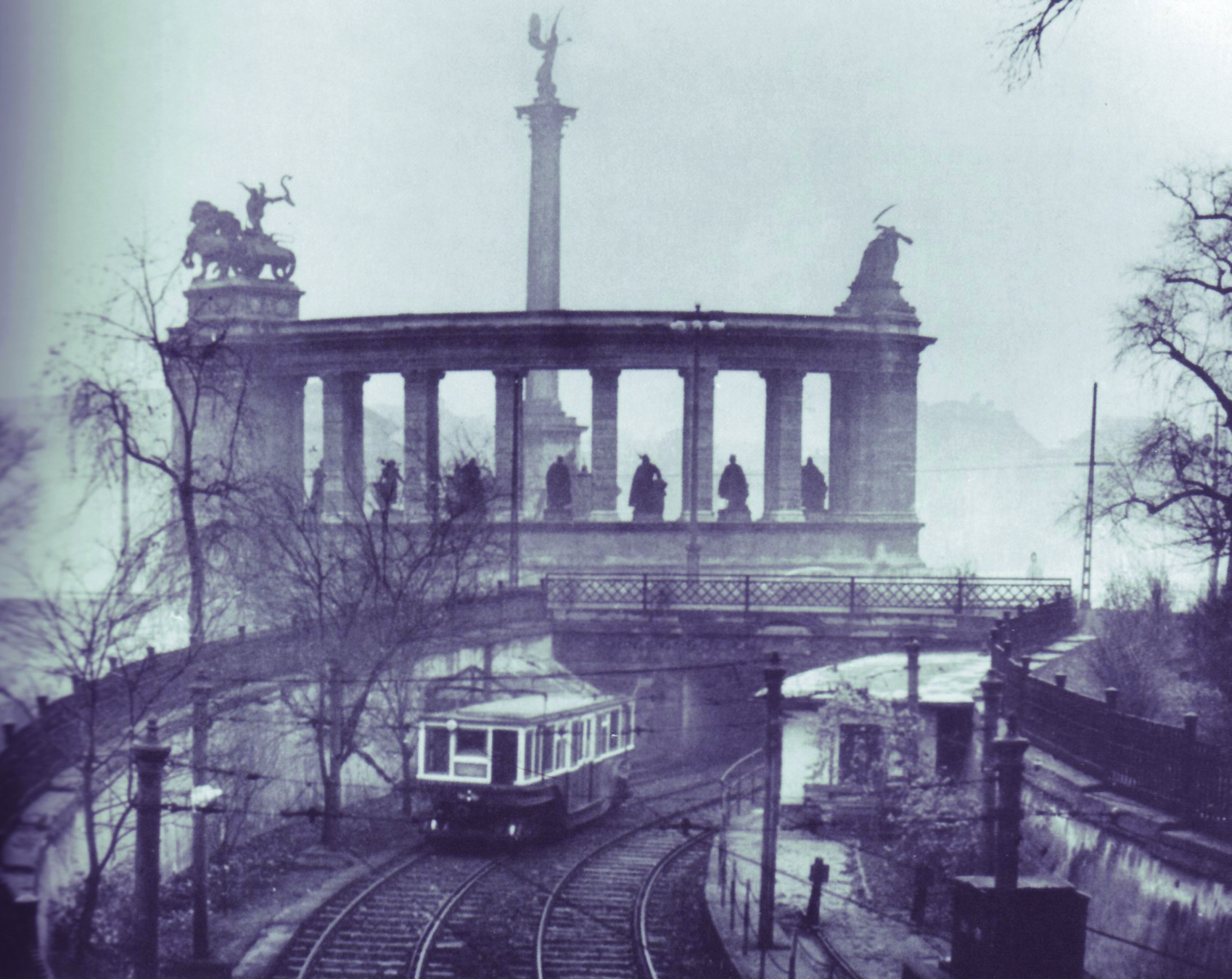 Budapest_metro_Heroes_square