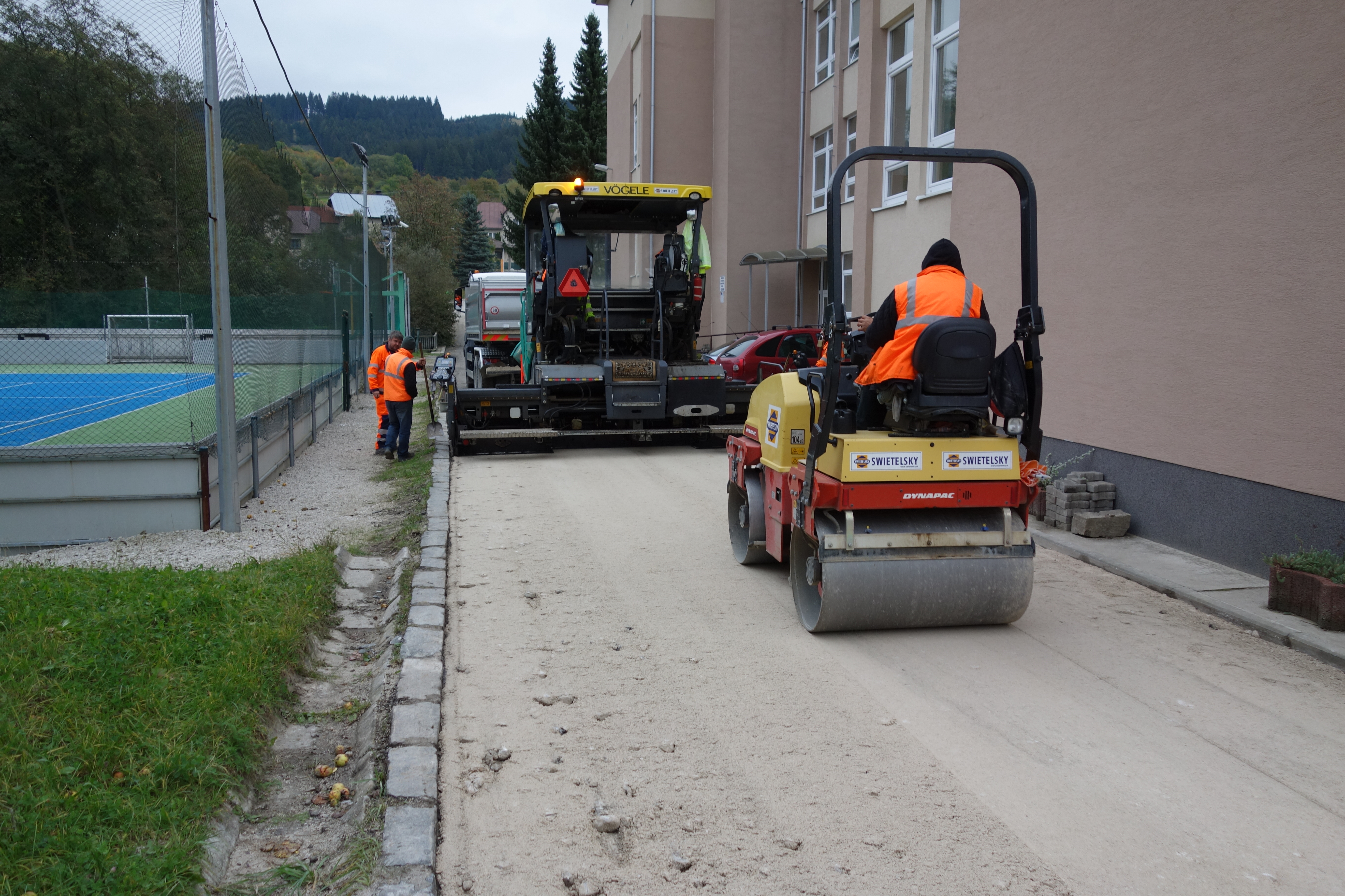 Rekonštrukcia miestnych komunikácii v obci Veľké Rovné - Straßen- und Brückenbau