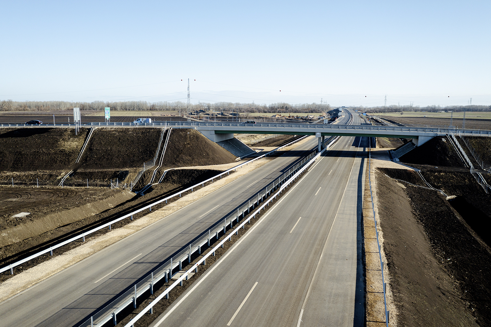 Autópálya M4, Abony-Törökszentmiklós - Straßen- und Brückenbau