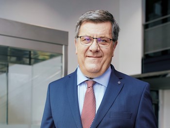 CFO Adolf Scheuchenpflug geht in den Ruhestand - AT