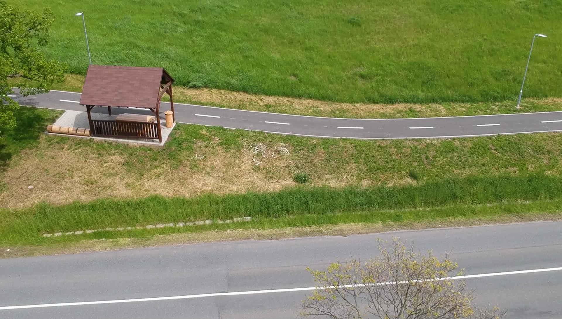  Stezka pro chodce a cyklisty v úseku Hřivínův Újezd – Kaňovice - Straßen- und Brückenbau