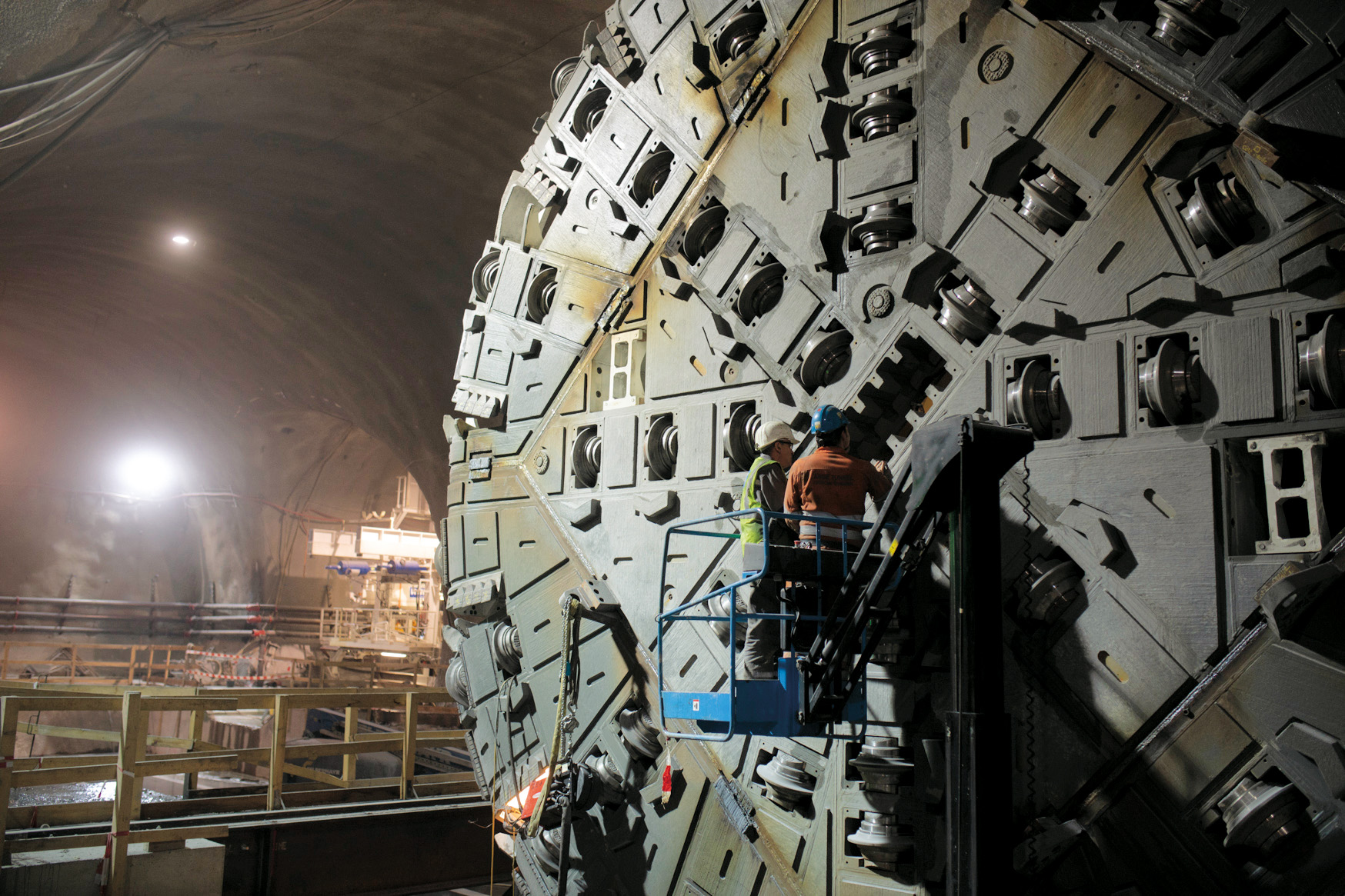 800 Elefanten im Tunnel - AT