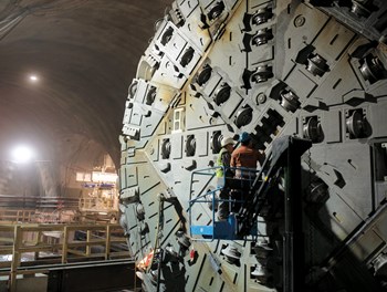 800 Elefanten im Tunnel - AT