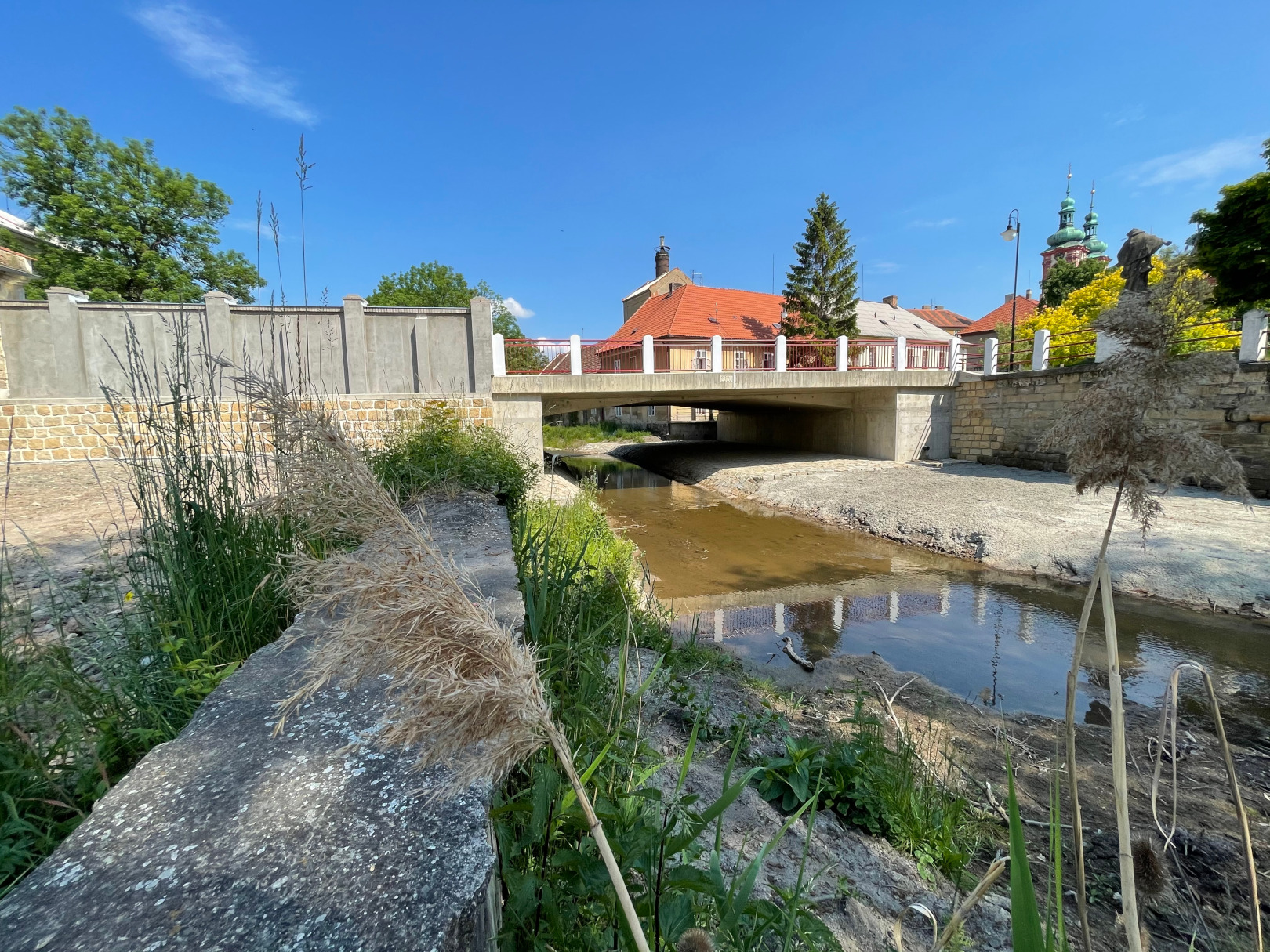 Silnice II/118, Zlonice – rekonstrukce mostu a opěrných zdí - Straßen- und Brückenbau