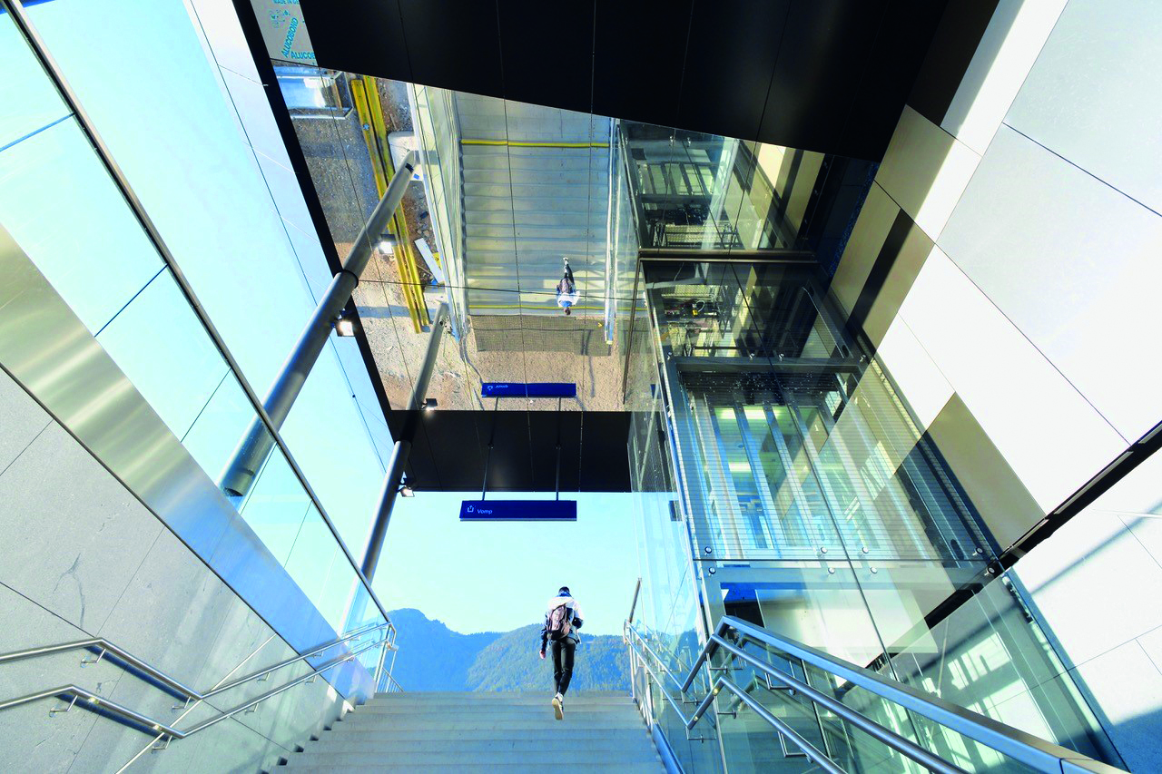 Heimische Wertschöpfung und architektonische Qualität am Bahnhof Schwaz - AT