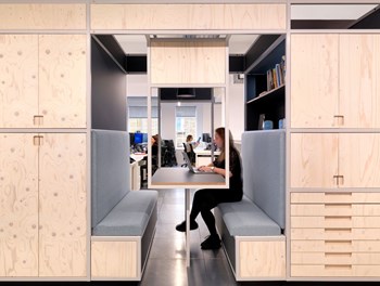 Arbeitsplatz: Corona baut das Büro um - AT Arbeitsplatz: Corona baut das Büro um - AT