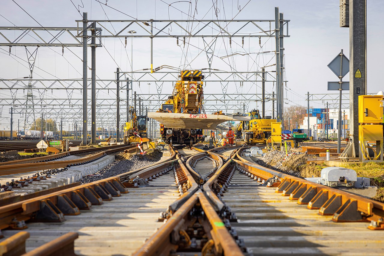 Spoorvernieuwing, Waalhaven Rotterdam - Bahnbau Spoorvernieuwing, Waalhaven Rotterdam - Bahnbau