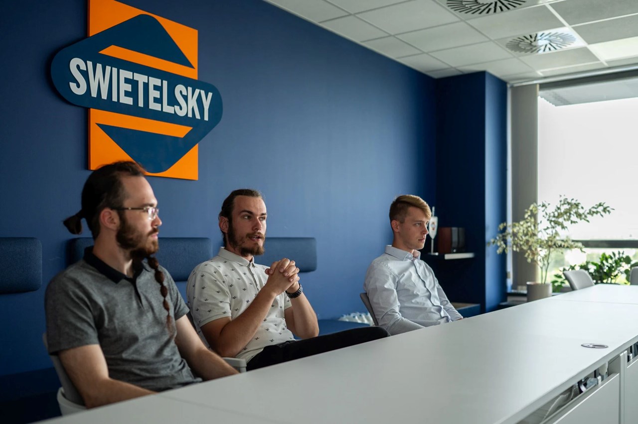 Web 240521 Em 5687 Web 240521 Em 5687