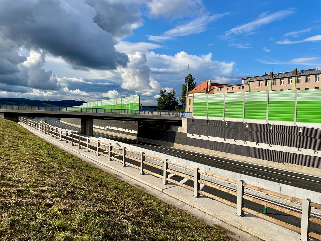 Dálnice D6, obchvat Lubence – stavba mostů a zárubních zdí - Straßen- und Brückenbau Dálnice D6, obchvat Lubence – stavba mostů a zárubních zdí - Straßen- und Brückenbau