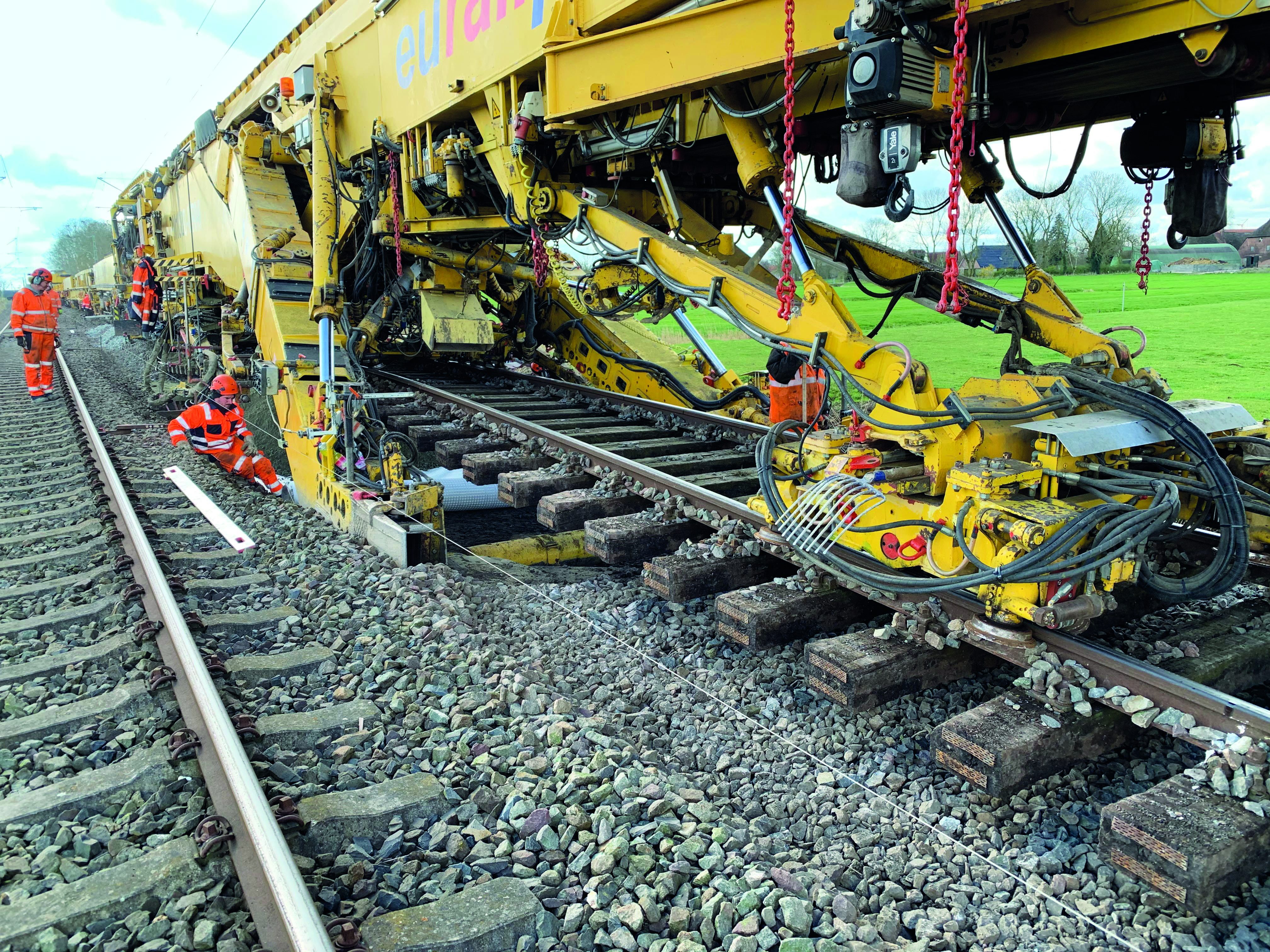 Gleiserneuerung auf der Strecke Brake–Kleinensiel - AT