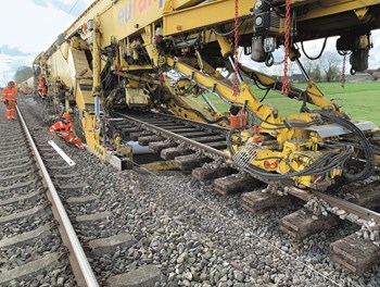 Gleiserneuerung auf der Strecke Brake–Kleinensiel - AT