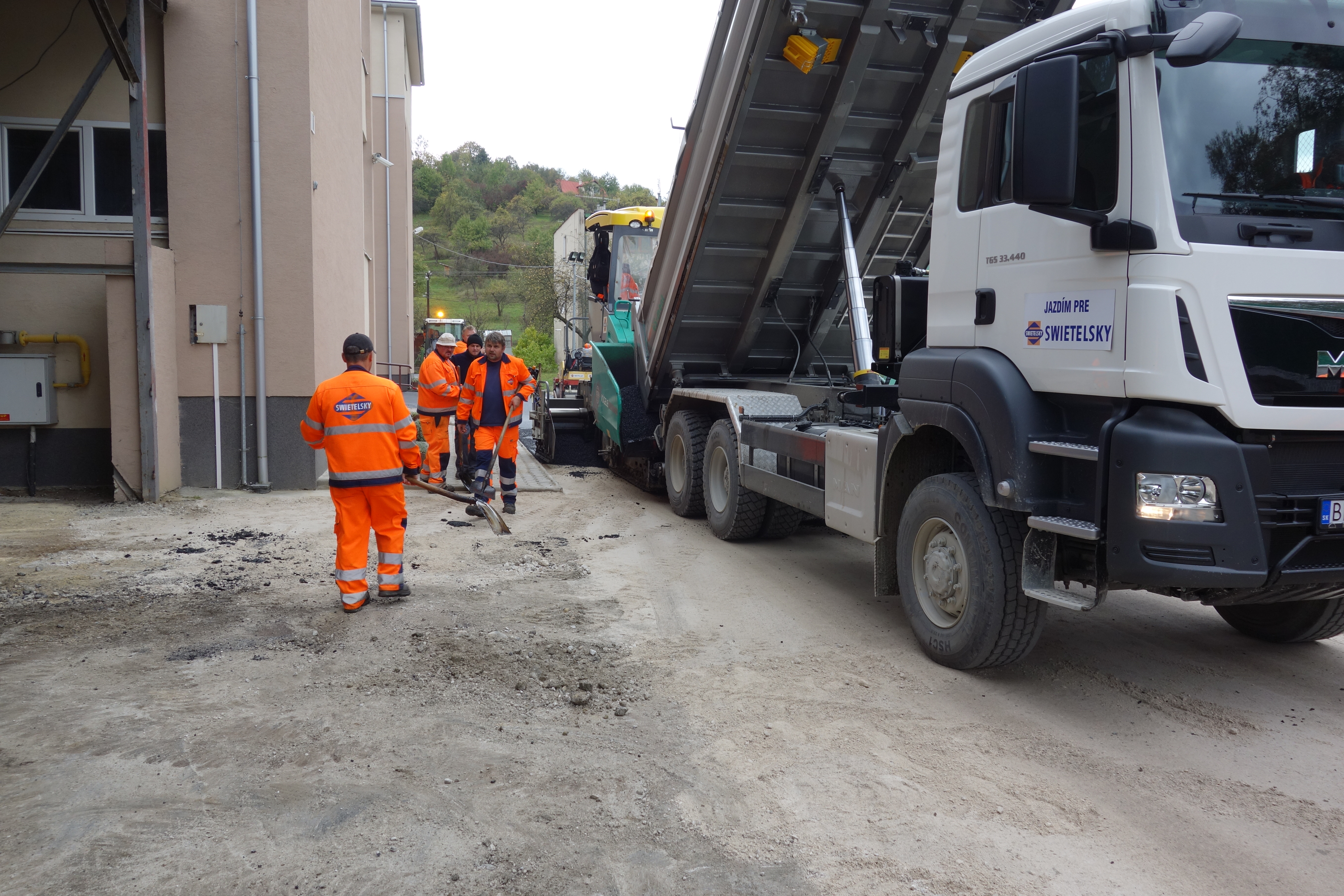 Rekonštrukcia miestnych komunikácii v obci Veľké Rovné - Straßen- und Brückenbau